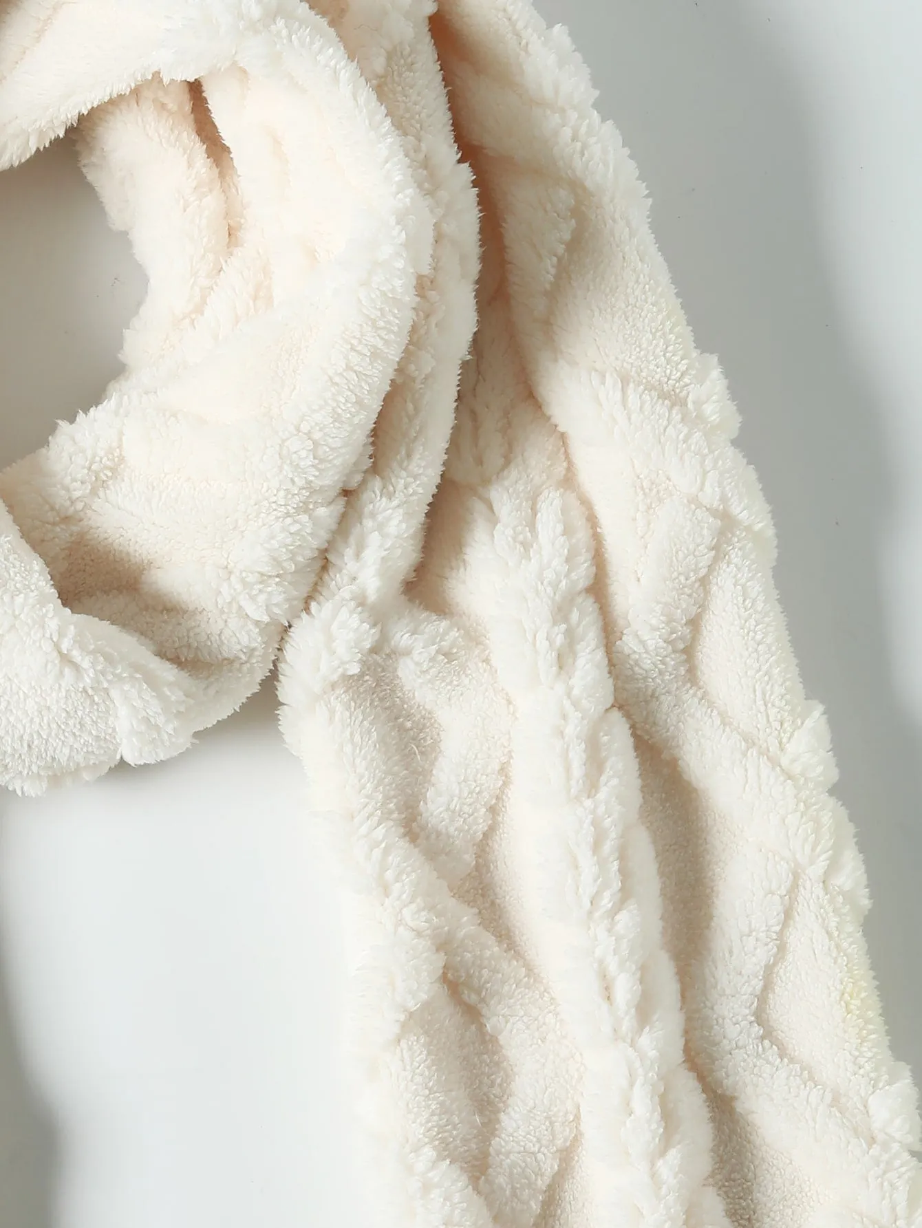 1pc Embossed Plush Scarf