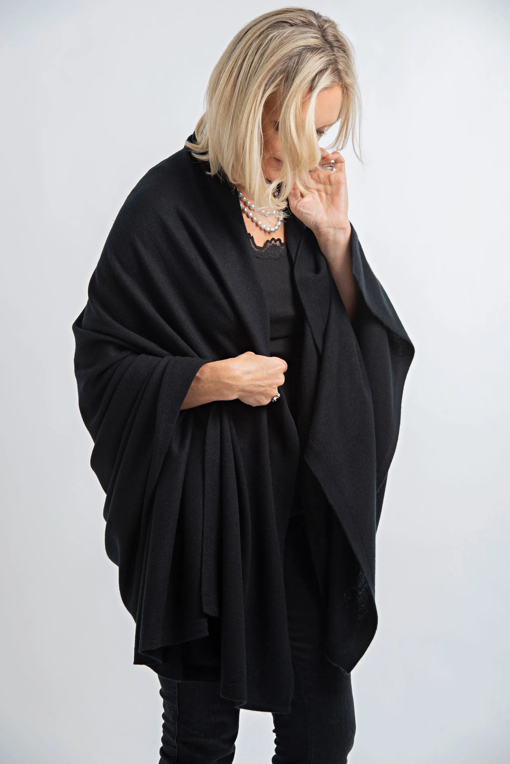 Cashmere Blanket Travel Wrap Black