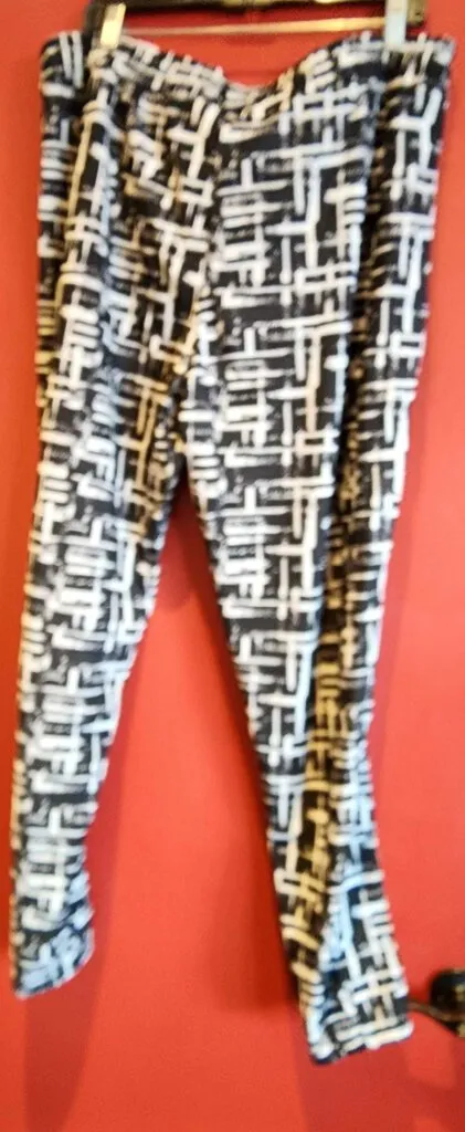 Coco   Carmen Black & White Abstract Print Jasmine Traveler Pants